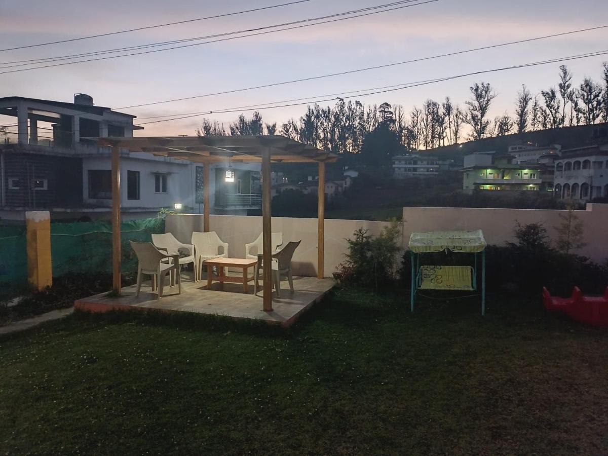 Rose Garden Enclave For Families & Executives Bed & Breakfast Ooty Bagian luar foto